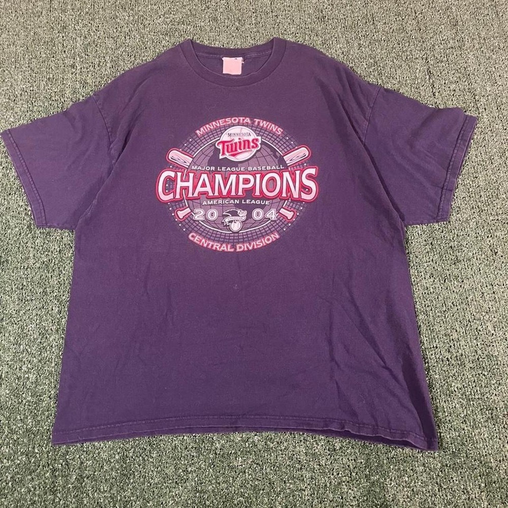 Vintage Minnesota Twins 2004 AL Central Champions Purple Graphic Tee Mens M
